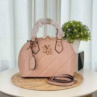 ราคา กระเป๋าถือ Lyn ทรงโดม 9 นิ้วพร้อมสายสะพายยาว กระเป๋าสะพาย (21115040811)