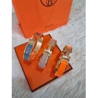ราคา กำไล H มีให้เลือก 7 สี เฉพาะกำไล ไม่มีถุงกล่อง (20238314002)