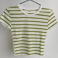 ราคา UNIQLO เสื้อยืดแขนสั้นสำหรับผู้หญิงขอบเห็ดลายทางคอตตอนเอวสูง Y458265 458291 (19700450104)