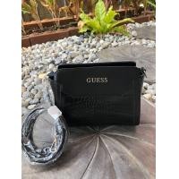 ราคา กระเป๋าสะพาย Guess รุ่น Croc Effect bag กระเป๋าสีดำ (14796061534)