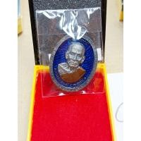 ราคา รุ่น สร้างบารมี หลวงพ่อพัฒน์ เนื้อทองแดงรมดำลงยาพื้นน้ำเงินลงยาจีวรหมายเลขโค้ช 31 พระสวยๆพร้อมกล่องเดิมรับประกันพระแท้ 100 (19884503162)
