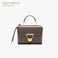 ราคา COCCINELLE กระเป๋าสะพายผู้หญิง รุ่น ARLETTIS MINI CROSSBODY BAG 55B701 สี COFFEE (21018645901)