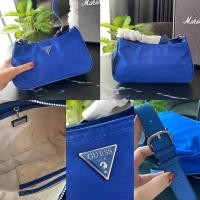 ราคา กระเป๋าสะพายไหล่ทรงคลัช คล้องแขน Guess รุ่น Little Shoulder Bag (12520713634)