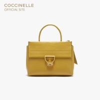ราคา COCCINELLE กระเป๋าถือผู้หญิง รุ่น ARLETTIS HANDBAG 180201 สี CITRONELLA (21018743295)