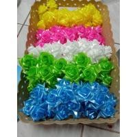 ราคา เหรียญโปรยทานดอกกุหลาบบาน คละสี แพคละ100ชิ้นพร้อมเหรียญ1บาทข้างใน (12719546173)