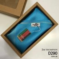 ราคา Jim Thomson ไหมแท้ ผ้าคลุมไหล่ ไหมไทยแท้ ไหมบ้านทอมือ ผ้าพันคอ ผ้าไหมแท้ ทอยกดอกมีชายครุย D290 งานแบรนด์ จิม ทอมป์สัน ผ้าพันคอ ผ้าคลุมไหล่ ผ้า (20901839252)