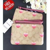 ราคา กระเป๋าสตางค์ Coach Corner Zip Wristlet In Signature Canvas With Stripe Heart Print (17096323299)