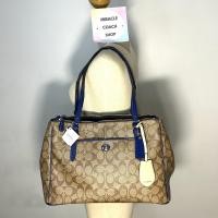 ราคา กระเป๋าถือ COACH แท้ coated canvas ลาย SIGNATURE สายหนังแก้ว ใบใหญ่ ช่องเยอะ มีตำหนิที่สาย ลดราคาขาดทุน Clearance COACH PEYTON SIGNATURE JORDAN DOUBLE ZIP CARRYALL Navy Clearance (21139357886)
