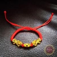ราคา ด้ายแดง กำไล สร้อยข้อมือ ด้ายแดงปี่เซี่ยะ ปี่เซียะคู่ บอลทอง ก้อนทอง เหรียญจีน เรียกทรัพย์ นำโชค เสริมดวง แก้ปีชง ผ่านการปลุกเสกแล้ว (12267746490)