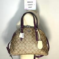 ราคา กระเป๋าถือ COACH แท้ coated canvas ลาย SIGNATURE สายหนังแก้ว มีสายยาว มีตำหนิที่สาย ลดราคาขาดทุน Clearance COACH Signature Peyton Cora Domed Satchel Purse Plum Clearance (21181733495)