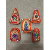 ราคา พระสมเด็จพุฒาจารย์โตชุดเบญจภาคี5พระองค์ประดับพลอยกรุวังหน้าสินค้าทางร้านสุ่มให้นะคะสวยทุกชุดค่ะ (14784107921)