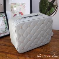 ราคา BG98 กระเป๋าเครื่องสำอางทรงกล่อง Vanilla in love พร้อมหูหิว สีเงิน (19565408597)