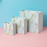 ราคา พร้อมส่ง ถุงกระดาษสวย ลายใบไม้ ถุงของขวัญ ถุงกระดาษมีหูหิ้ว เนื้อดี หนา สวย หรู ส่งไว (17471276041)