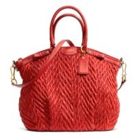 ราคา กระเป๋าถือ COACH แท้ รุ่นหรูจาก Shop ผ้า Nylon จับจีบ สายหนังแท้ มีสายยาว ทรงสวย ใบใหญ่ เบา COACH 18634 MADISON QUILTED CHEVRON NYLON LARGE LINDSEY Vermillion (102873963)
