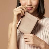 ราคา Mini Diana กระเป๋าสตางค์ใบสั้นหนังวัวแท้ นุ่มๆ (20810330592)