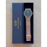 ราคา พร้อมส่ง DWนาฬิกาแฟชั่น สายเหล็ก หน้าปัด สีขาวและดำ นาฬิกาข้อมือผู้ชายและผู้หญิง ควอตซ์ เรียบหรู RC889 (20541461268)