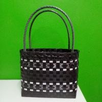 ราคา กระเป๋าสานเส้นพลาสติก ตะกร้าสานพลาสติกใบเล็กราคาถูก ตะกร้าแฮนเมด กระเป๋าสานน่ารัก ฟรุ้งฟริ้ง ขนาด 11 20 18cm (20079174491)