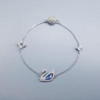 ราคา กำไลข้อมือ Swarovski Dazzling Swan Bracelet ของแท้ พร้อมส่ง (6424994655)