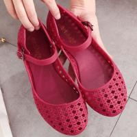 ราคา Khun Chay สต็อกไทย รองเท้าหุ้มส้นมีสายรัดส้น มี 4 สี ฉลุลาย 6 เหลี่ยม (15585401960)