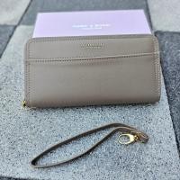 ราคา กระเป๋าสตางค์ซิปรอบใบยาว หนัง PU นิ่ม ด้านในสีครีม มีสายคล้อง พร้อมกล่อง (21233257426)