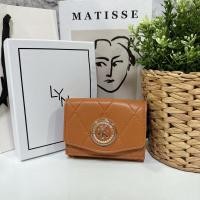 ราคา 5 สี กระเป๋าสตางค์ใบสั้น หน้าจดหมาย lyn รุ่นใหม่ล่าสุด2023 พร้อมกล่อง (20579686155)