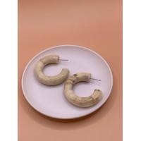 ราคา Mija Marble Cuff Earrings ต่างหูห่วงลายหินอ่อน มี 3 สี (16374591871)