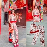 ราคา Parnwad Set เสื้อแขนกุดแต่งคอจีน ช่วงชายเสื้อแต่งระบายขนนกสีแดงสด (21265426736)