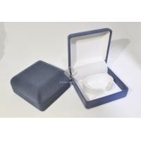 ราคา กล่องกำมะหยี่ใส่กำไล สร้อยข้อมือ หรือ นาฬิกา กล่องของขวัญใส่นาฬิกา ปรับขนาดภายในได้ ขนาด 9 2x9 2x4 5cm (18310933764)