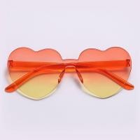 ราคา BUUXIAA ทันสมัยและทันสมัย สีสันสดใส สีลูกอมสี แว่นตากันแดดรูปหัวใจ ที่บังแดด แว่นกันแดดสำหรับงานเลี้ยง แว่นตารูปหัวใจ (20521925573)
