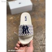 ราคา รองเท้าแตะ MLB Baseball League NY Yankee รองเท้าแตะลำลอง สำหรับผู้ชาย และผู้หญิง (9793243458)