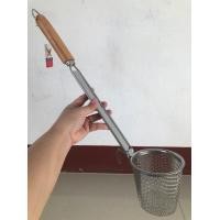 ราคา ที่ลวกก๋วยเตี๋ยว กระชอน กระชอนสแตนเลส ตะกร้อลวกเส้น ตะกร้อลวกอาหาร ด้ามยาว ขนาดปาก 10 12 14 ซม (17754839695)