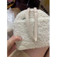 ราคา ส่งเร็วพิเศษ กระเป๋าสะพายข้างออกงาน ดำ ครีม น้ำตาล สายโซ่ ถอดได้ กระเป๋าคล้องมือ กระเป๋าใบเล็ก กระเป๋าขนเฟอร์ กระเป๋าออกงานราตรี (10353449775)