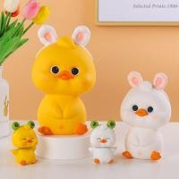 ราคา กระปุกออมสิน2022 กระปุกออมสินรูปเป็ดน่ารัก เครื่องประดับเดสก์ท็อปเป็ดหัวเขย่าขนาดเล็ก กะปุกออมสิน ของแต่งบ้าน อุปกรณ์ตกแต่งรถยนต์ (14651701505)