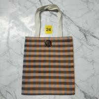 ราคา กระเป๋าผ้า กระเป๋าถือผ้าไทย กระเป๋าถือผ้าฝ้ายพิมพ์ลาย กระเป๋าถือผ้าขาวม้า สายผ้าดิบ ติดเทปตีนตุ๊กแก (17604608259)