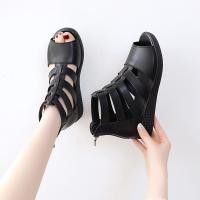 ราคา รองเท้าแตะหนังแท้ผู้หญิงสำหรับฤดูร้อนรองเท้าเปิดหัวส้นแบนฉลุลายพื้นนิ่มกันลื่นแบบใหม่ปี2023รองเท้าโรมันผู้หญิง INS แฟชั่นไซส์ใหญ่ (8068957586)