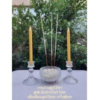 ราคา ชุดบูชาหน้าพระ แก้วใสลวดลายงดงาม 1ชุด กระถางธูป3ขาลายพิกุล เชิงเทียน (9680522539)