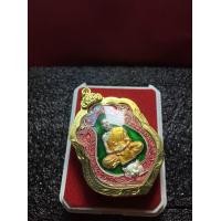 ราคา หลวงพ่อพัฒน์ วัดห้วยด้วน เสมาเสือคาบดาบ มงคลบารมี 99 อาบเนื้อเงิน ลงยาเขียว สภาพสวย พร้อมเลี่ยมทองไมครอน มีเก็บปลายทาง (10168133986)