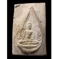 ราคา หลวงปู่เผือก วัดกิ่งแก้ว พิมพ์พระพุทธชินราชหยดน้ำ ไม่ตัดปีก เนื้อผง หลังจารเปียก ปี2496 สวยเดิม หายาก 777 (12403221836)