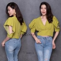 ราคา เสื้อทรงเก๋ที่แนะนำให้มี เสื้อคอวีอกไขว้แต่งขอบช่วงเอวสวยๆ โดดเด่นที่ช่วงแขนจับจีบเดรปช่วงไหล่ให้ดูพอง แต่งผ่าเว้าที่แขนเก๋ๆ แต่งซิปหลัง บอกเลยใครใส่ก็สวย น่ารักทุกสี ซิปหลัง ซับใน 4สี ขาว ชมพู ฟ้า มะ