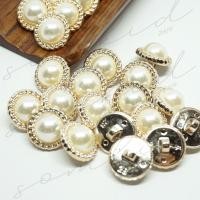ราคา somkid กระดุมมุก ขอบลายโซ่ ขาสอย เนื้อพลาสติกชุบ สีทองนาก size 13mm 20L 15mm 24L 17mm 28L 22mm 34L (2172958110)