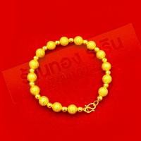 ราคา RarinGold รุ่น B1151 สร้อยข้อมือหุ้มเศษทอง ลายเม็ดกลมเกลี้ยง สลับพ่นทราย ขนาด 1 บาท (5256516654)