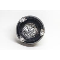 ราคา ที่เขี่ยบุหรี่ ลายไทย ช้างไทย ทำจากไม้เนื้อแข็ง และรองบุหรี่ด้วยเหล็กดีบุกอย่างดี เหมาะสำหรับหรับแต่งบ้าน ทรงไทยสีดำ (12423980342)