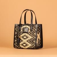 ราคา กระเป๋า Chaksarn รุ่น Small Tote เสื่อกกทอมือผสมหนังวัวแท้ กระเป๋าถือ สะพายข้างทรงโททสี่เหลี่ยมขนาดเล็ก (21006535244)