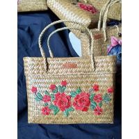 ราคา กระเป๋ากระจูดสาน ตะกร้ากระจูดสาน งานดีมาก ขนาดกลาง ปากพับสองชั้น ขอบเหลี่ยม ตกแต่งลาย (19162690431)