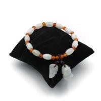 ราคา JADE หยกพม่าแท้แบบวงรี สลับหินคาร์เนเลี่ยน ขนาด 5 มม ประดับด้วยจี้ใบไม้หยกและปี่เซียะหยก by siamonlineshop (7486928308)