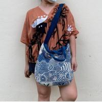 ราคา ส่งฟรี กระเป๋าผ้าฝ้ายทอมือ ย้อมครามธรรมชาติ กระเป๋าผ้าฝ้ายด้นมือ กระเป๋าแฮนด์แมด กระเป๋าถือผ้าฝ้าย งานฝีมือ (16244626044)