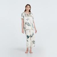 ราคา Vana Sleepwear ชุดนอนซาติน Vana คอกลมแขนสั้นขาสามส่วน ลาย (7363078055)