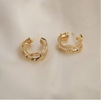 ราคา ต่างหู be your bag ก้านเงินแท้ S925 สีทองมีStyle ไม่ซ้ำใคร Code 2037 (19004673993)