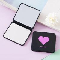 ราคา กระจกแต่งหน้าพับได้กระจกเงาโต๊ะเครื่องแป้งแต่งหน้าทรงสี่เหลี่ยมขนาดเล็กแบบพกพากระจกมือถือกระเป๋าเครื่องสำอางกระจกกระจกขนาดเล็กสองด้าน (20000260389)