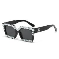 ราคา GENTLE MOSCOT Western Trend Diamond Print Square Sunglasses Anti Uv Luxury Fashion Shades For Women (20945111275)